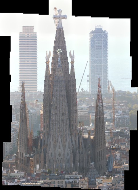 La Sagrada Família, mosaïque de 56 champs assemblée par PlanStax