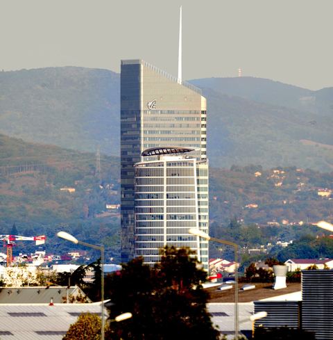 Une tour — Lyon depuis l'est